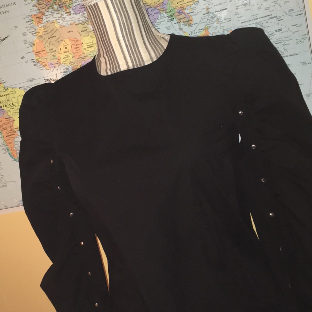 ♠️NEW! H&M Unique Studded Blouse♠️ - Picture 2 of 6